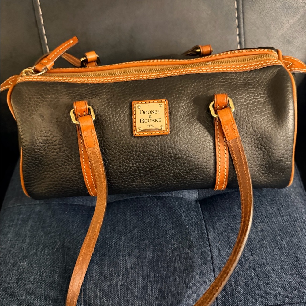 Vintage Dooney & Bourke Pebbled Leather Barrel Bag - Picture 2 of 15